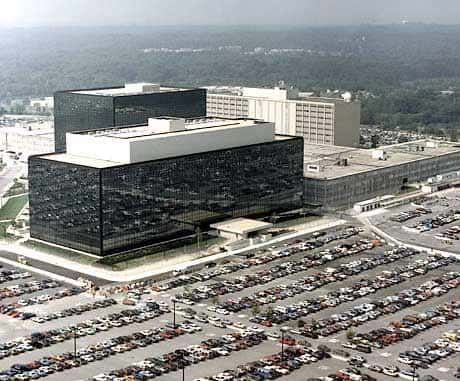 Le QG de la NSA et du réseau ECHELON à Fort George G. Meade, Maryland,