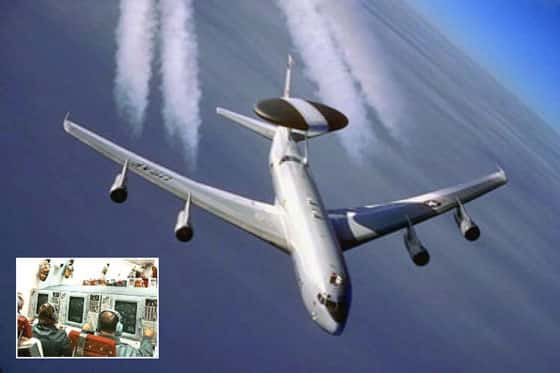 Le E3-Sentry AWACS (Airborne Warning and Control System) de l'US Air Force a pour mission d'assurer une surveillance tout-temps de l'espace aérien. Il assure le commandement, le contrôle et les communications nécessaires aux Etats-Unis ainsi qu'aux forces Alliées de l'OTAN. <br />© Document AFRL