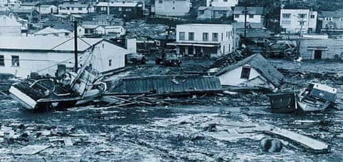 <br />Kodiak, Alaska. Le 27 mars 1964 un tsunami a provoqué 21 morts et 30 millions de dommages sur la ville de Kodiak et ses environs.