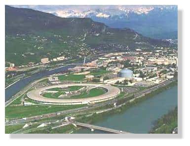 <br />L'ESRF à Grenoble, un synchrotron européen de 3ème génération auquel la France contribue à 25 %