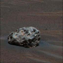 Fig. 12 Une météorite sur Mars.