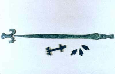 Épée de bronze et bouterolle (Sundhoffen, début VIIe s. av. JC). © André Beauquel - Tous droits réservés, reproduction interdite