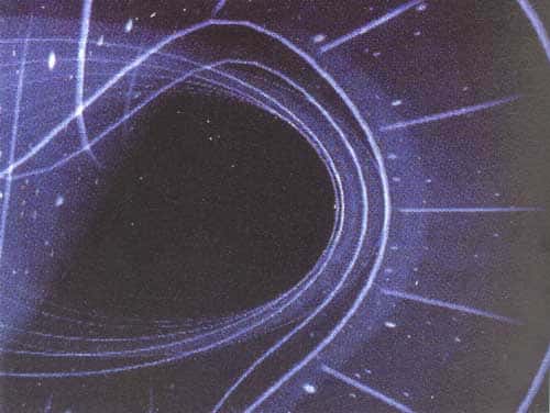 La relativité générale offre une nouvelle vision de l'univers en matière d'espace-temps souple, tissé par la lumière et courbé par la matière. Photo extraite de <em>Infiniment courbe</em>, un film de Laure Delesalle, Marc Lachièze-Rey et Jean-Pierre Luminet. © CNRS Images, DR