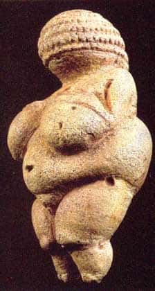 <em>Vénus de Willendorf</em>, calcaire, Autriche.