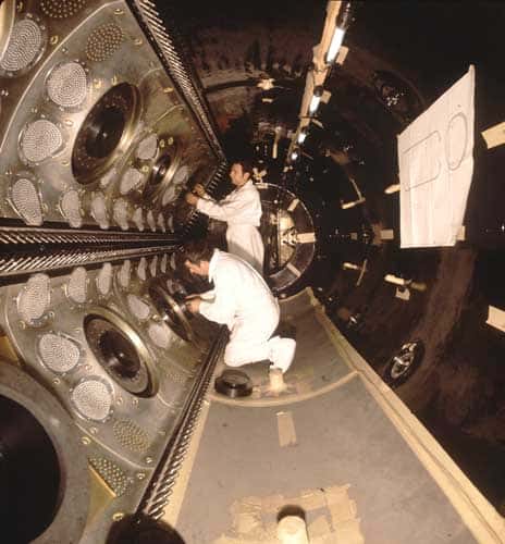 <br />La chambre à bulles Gargamelle, qui a conduit à l'importante découverte des « courants neutres » au CERN en 1973, a été construite à Saclay à la fin des années 60. 