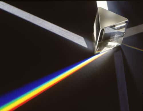 <br />Première phase de l'expérience historique de Newton : la décomposition de la lumière par un prisme 