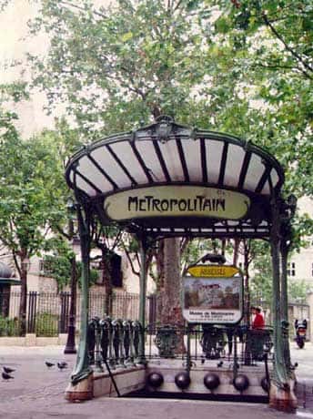 <br />Métro de Paris, entrée à décor de fonte