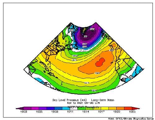 <br />Figure 4 : Le champ de pression atmosphérique moyen au niveau de la mer dans l'Atlantique. En rouge : le centre de l'anticyclone des Açores, en violet le centre dépressionnaire d'Islande. 