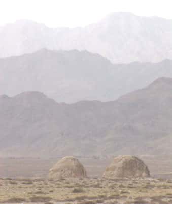 Différentes tombes xia dans le désert. © DR