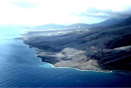 <br />Volcan de Montserrat : arrivée de la coulée dans la mer. <br />&copy; Jacques Sintès<br />Reproduction et utilisations interdites