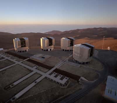 Une fraction importante des distances des supernovae du programme SNLS ont été mesurées à l'aide des spectrographes installés sur les télescopes de 8 mètres constituant le VLT à Paranal, au Chili. © ESO