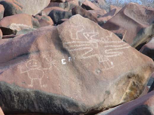 Figure 12 : pétroglyphes de style B, Cerro Mulato (dép. de Lambayeque). © J. Guffroy, reproduction et utilisation interdites