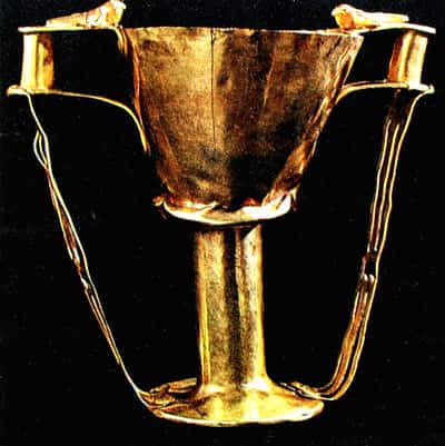 Mycènes. The Nestor cup, Musée national d'archéologie, Athènes.