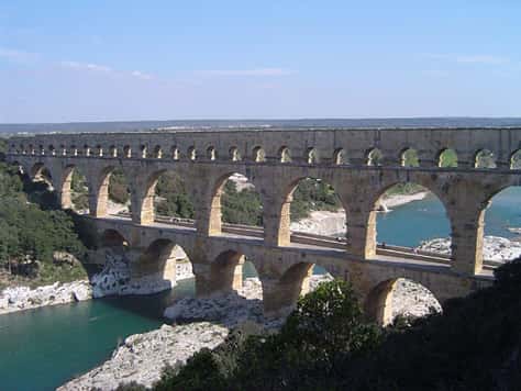 Pont du Gard, vue générale du pont-aqueduc. © ChrisO, Licence de documentation libre GNU, version 1.2