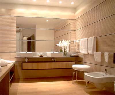 Pour une salle de bain, le parquet doit être choisi avec attention, en fonction de nombreux critères. © naturemat.be