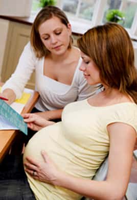 Le calendrier des consultations est important pour bien contrôler l'avancée de la grossesse. © Phovoir