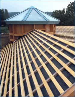 L'écran de sous-toiture est indispensable pour une bonne protection du toit. © Source Siplast