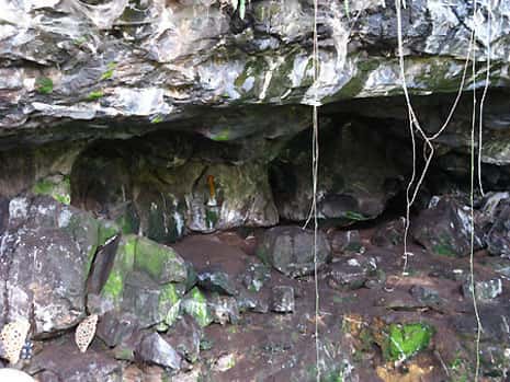 L’entrée effrayante de la grotte a fait naître en ce lieu de nombreuses légendes. © Olivier Testa