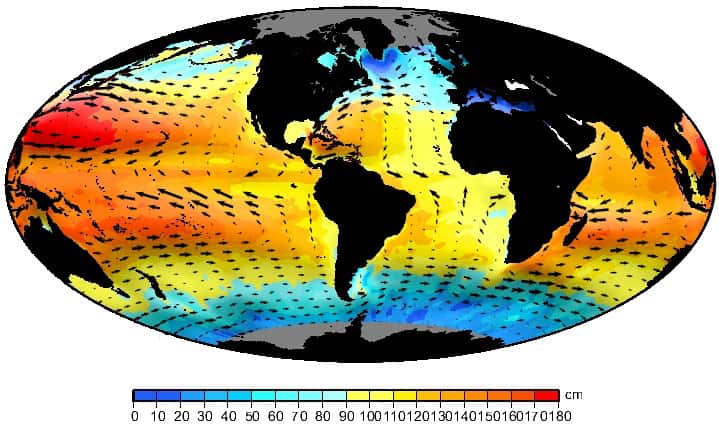Anomalies (écarts à la moyenne) de la topographie dynamique moyenne des océans (ref : géoïde) en centimètres et courants associés. © Aviso