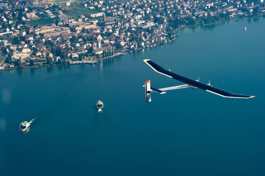 Solar Impulse traverse la Suisse, ici à Zurich. © Solar Impulse, Revillard