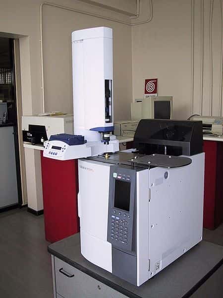 La chromatographie en phase gazeuse permet d’identifier avec certitude les molécules. © Mcbort, Wikimedia, domaine public