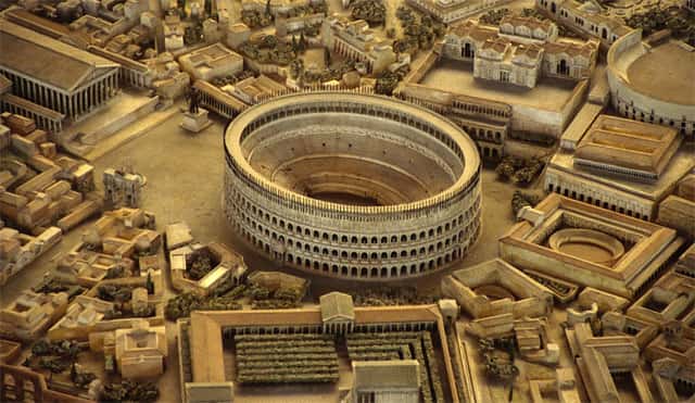 Cette maquette, exposée à Rome, de la ville telle qu'elle était pendant l'Antiquité, montre un labyrinthe de petites rues. La construction du Colisée commença en 70 ap. J.-C., soit peu après l'incendie de Rome. © DR