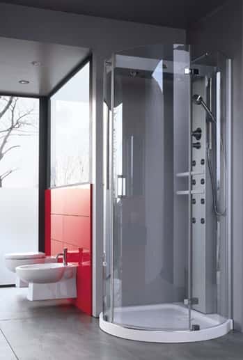 Le design des douches hydro se fait plus léger, pour s'intégrer dans la salle de bains. © Jacuzzi