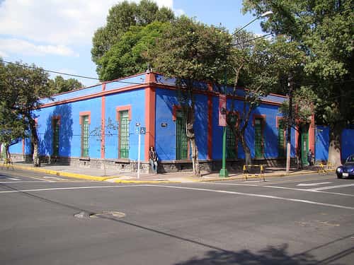Le bleu du musée Frida Kahlo est reconnaissable parmi tous les autres, et lui vaut son surnom de Casa Azul. © Raul Lisboa