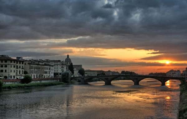 L'Arno est un fleuve traversant le centre de la ville de Florence. On le retrouve aussi à la hauteur de Pise. © Bartek okonek, CC by-sa 3.0