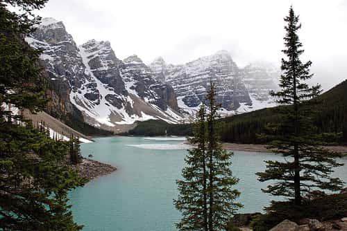 La région des montagnes rocheuses canadiennes abrite un nombre de trésors naturels incalculable. Sommets en dent de scie, lacs, ruisseaux... © Sim 08
