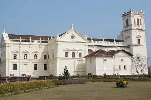Goa comporte de nombreux bâtiments classés au patrimoine mondial de l’Unesco, comme la cathédrale Sainte-Catherine, aussi appelée Sé Cathédrale. © Frbebos
