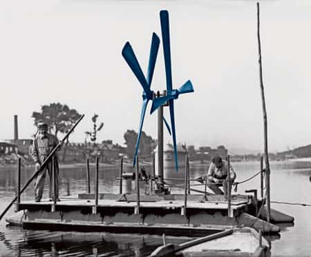 Le bateau à hélice. © CNRS Photothèque / Fonds historique