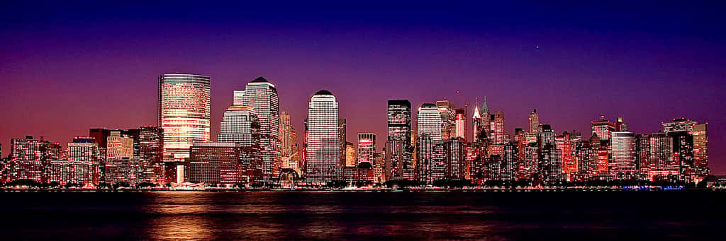 Cœur économique et financier de New York, Manhattan est la partie la plus riche de la ville. Manhattan la nuit. © Francisco Diez, Flickr, CC by 2.0
