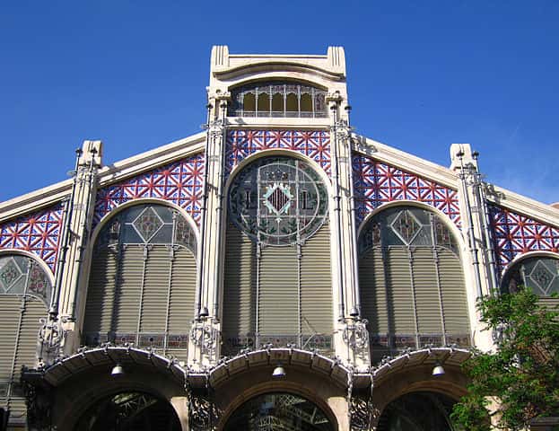 Détail de la façade du marché, au centre de Valence. © Felivet, DP