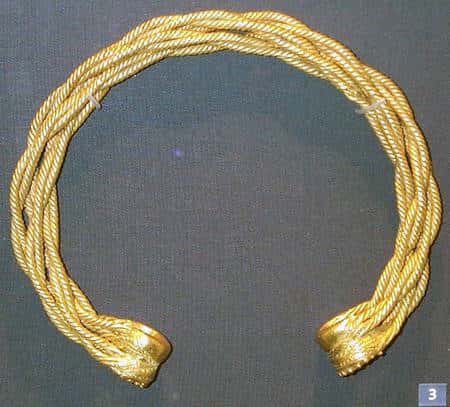 Torque en or. Le torque d’abord apparu dans l’art scythe au début de l'âge de fer, a été introduit dans l'Europe celte vers 500 av. J.-C. © DP
