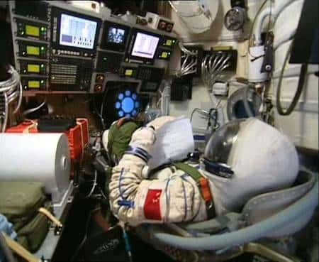 Yang Liwei à bord de la capsule. Crédit agence spatiale chinoise