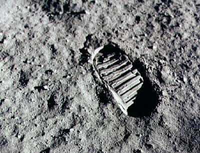 Empreinte du pas de Buzz Aldrin au cours de la mission Apollo 11 le 20 juillet 1969. <br />Crédits : NASA/Apollo11/NSSDC