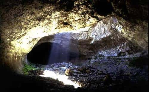 La grotte volcanique de Lamponi mesure environ 700 mètres de long. Elle se situe sur le site de l'Etna, en Italie. © acatte.perso.neuf.fr, DR
