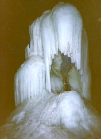 Intérieur d'une glacière (Correntannaz, en Suisse). © DR