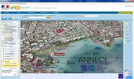 (Cliquer pour agrandir.) Superposition de la vue aérienne d'Annecy et des cartes d'informations © IGN