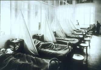 Hôpital de campagne n°45 de l'armée américaine à Aix-les-Bains, pendant la pandémie de grippe espagnole en 1918. © <em>National Museum of Health and Medicine, Armed Forces Institute of Pathology</em>, Washington