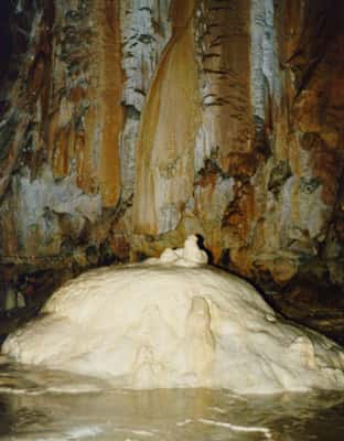 Le tombeau de Pyrène © grotte de Lombrives
