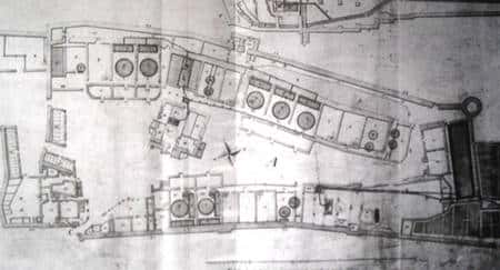 Plan partiel des salines avec les emplacements des grandes poêles. © DR