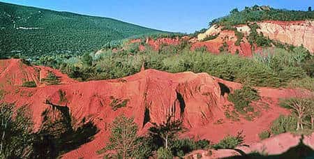 Roussillon, carrières, terre rouge. © DR