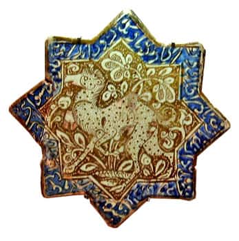 Céramique lustrée - Étoile au chameau, Iran, fin XIIIe, céramique siliceuse à décor de lustre métallique et peint sous glaçure, musée du Louvre. © DR