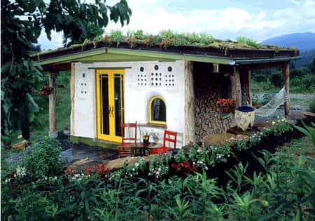 Un bâtiment écologique, de la structure au toit végétalisé. © Clarke Snell
