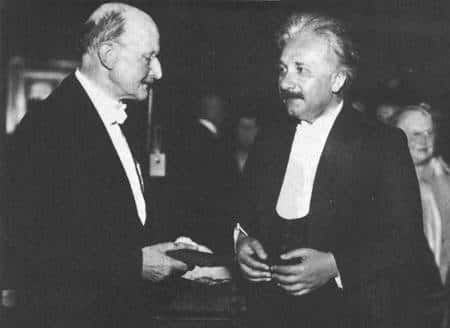 A gauche Max Planck et à droite Albert Einstein.
