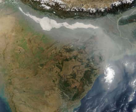 Figure 9 : Pollution au smog au nord de l’Inde. L’absence de régulation et une circulation automobile frénétique sont à l’origine de cette pollution à grande échelle © NASA