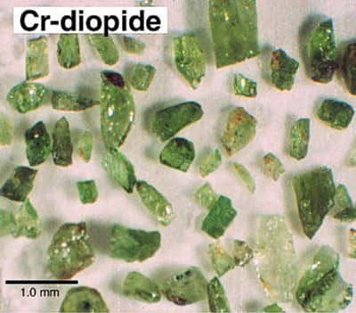 Diopside chromifère. ©  <a target="_blank" href="http://www.nrcan.gc.ca/earth-sciences/">gsc.nrcan.gc.ca</a>