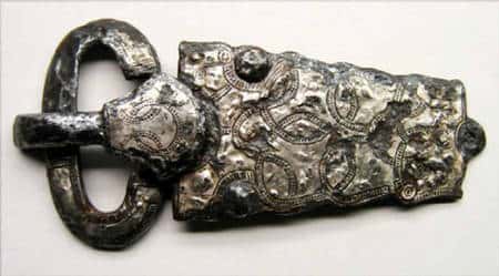 Boucle damasquinée VII<sup>e</sup> mérovingien - Antiquités nationales.